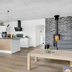 Дом отдыха 3 Bedroom Awesome In Обенро
