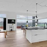 3 Bedroom Awesome In Дом отдыха *