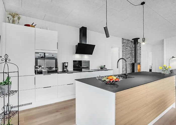 3 Bedroom Awesome In *